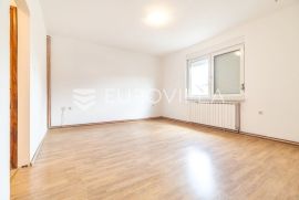 Velika Gorica, Pleso funkcionalan četverosobni stan 115m2, Apartamento