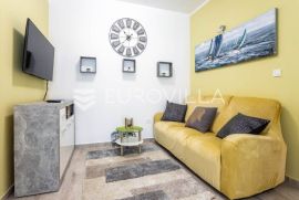 Tribunj (Vodice), kuća za stanovanje i odmor, 400 m2, Tribunj, Casa