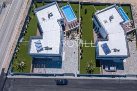Pag, Novalja, resort s dvije luksuzne ville s bazenima + dva građevinska zemljište, Novalja, House