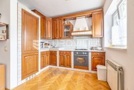 Zagreb, Mikulići, trosoban stan u visokom prizmelju 72,33m2, Zagreb, Stan