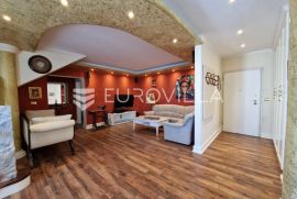 Umag, dvoetažni penthouse, 4 spavaće sobe, 2 terase, parking, 1000 m od mora, Umag, شقة