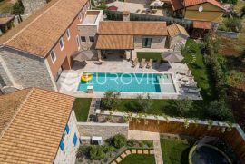 Istra, Kanfanar, komplex  prekrasnih kamenih kuća 1561 m2 na velikoj okućnici, Kanfanar, House