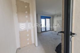 Kaštela, dvosoban stan u novogradnji, parking, blizina mora, Kaštela, Appartement