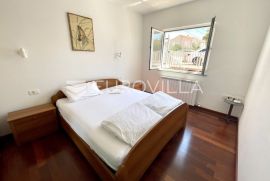 Rab, Barbat, trosoban stan u prizemlju veličine 102 m2, Rab, Kвартира