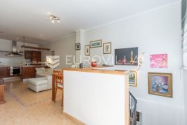 Istra, Rovinj, stan u prizemlju s velikom konobom u podrumu 89 m2, Rovinj, Flat