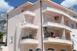 Makarska, jednosobni stan s tri balkona i pogledom, Makarska, Appartamento