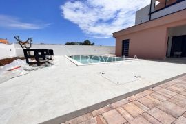 Istra, Vodnjan - 180 m2 obiteljske kuće s pogledom na more i bazenom - mirna lokacija, Vodnjan, Kuća