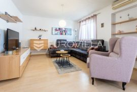 Makarska, dva stana s dvorištem i parkingom, Makarska, Appartement