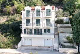 Dubrovnik – kuća s tri stambene jedinice s pogledom na more, Dubrovnik, Famiglia