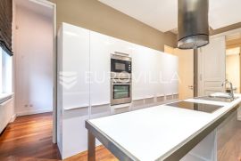 Zagreb, centar, luksuzan četverosoban stan 186m2, Zagreb, Apartamento