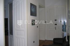 Zagreb, Europski trg, strogi centar, odličan višesoban građanski stan 166,85 m2, Zagreb, Flat