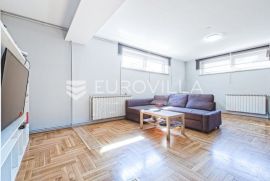 Zagreb, Maksimir, Donji Bukovac uređen trosoban stan 71,12 m2, Zagreb, Apartamento
