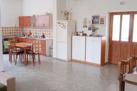 Simpatična prizemnica na prodaju u okolici Pule, Istra, Ližnjan, Ev