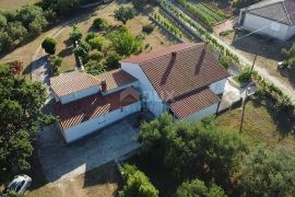 ISTRA, KRNICA - Imanje od 18.160 m2 s pogledom na more! EKSKLUZIVNO SAMO U NAŠOJ PONUDI!, Marčana, Земля