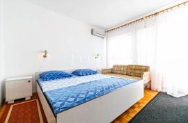 Apartmanska kuća na samo 100 m od mora!, Krk, Famiglia