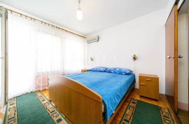 Apartmanska kuća na samo 100 m od mora!, Krk, Дом