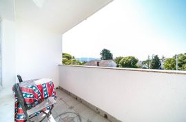 Apartmanska kuća na samo 100 m od mora!, Krk, بيت