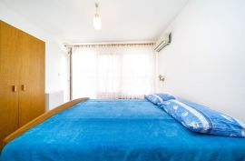 Apartmanska kuća na samo 100 m od mora!, Krk, بيت