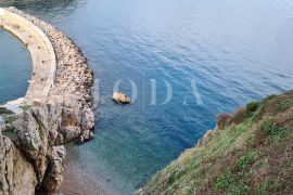 Kamena vila na stijeni iznad mora, Vrbnik, otok Krk, Vrbnik, Σπίτι