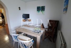 Samostojeća kuća s velikom okućnicom - Njivice, otok Krk, Omišalj, Haus