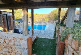 Samostojeća kuća s grijanim bazenom, okolica Dobrinja - otok Krk, Dobrinj, Casa
