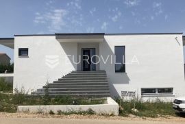 Istra, Zartinj, atraktivna vila 220m2 sa bazenom novogradnja, Raša, Haus