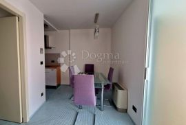 Dvosobni stan s dnevnim boravkom u srcu Rijeke, Rijeka, Appartement