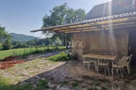 ISTRA, CEROVLJE - Vikendica s velikom okućnicom i dodatnim objektom, Cerovlje, Kuća