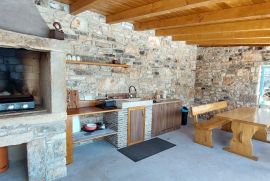 ISTRA, LOVREČ - Autohtona kamena vila s prostranim imanjem i doatnim objektom, Sveti Lovreč, Famiglia