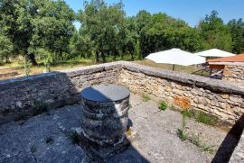 ISTRA, LOVREČ - Autohtona kamena vila s prostranim imanjem i doatnim objektom, Sveti Lovreč, بيت