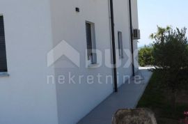 ŠMRIKA- moderna villa 157m2 s panoramskim pogledom na more i s bazenom + okoliš 325m2, Kraljevica, Дом