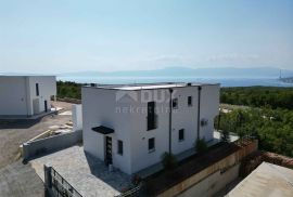 ŠMRIKA- moderna villa 157m2 s panoramskim pogledom na more i s bazenom + okoliš 325m2, Kraljevica, Casa