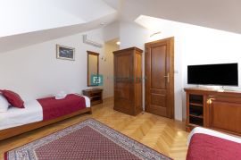 MURTER, predivna villa s bazenom, 1. red do mora, centar grada, Murter, Commercial property