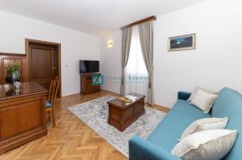 MURTER, predivna villa s bazenom, 1. red do mora, centar grada, Murter, Commercial property