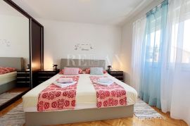 Crikvenica-stan s parkingom i okućnicom, Crikvenica, Appartement