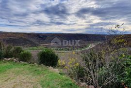 ISTRA, GROŽNJAN - Poljoprivredno zemljište u blizini naselja površine 25.760 m2, Grožnjan, Arazi