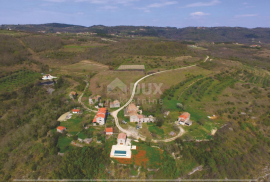 ISTRA, GROŽNJAN - Poljoprivredno zemljište u blizini naselja površine 25.760 m2, Grožnjan, Terrain