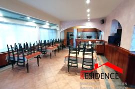 BANJOLE, KUĆA SA APARTMANIMA I RESTORANOM, BAZEN, Medulin, Casa