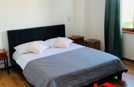 BANJOLE, KUĆA SA APARTMANIMA I RESTORANOM, BAZEN, Medulin, Haus