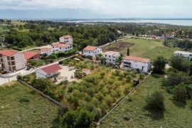 OTOK VIR - Apartmanska kuća na prostranoj parceli, Vir, House