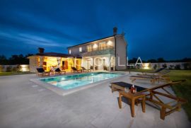 Istra, Debeljuhi atraktivna moderna vila s bazenom na uređenoj okućnici, Žminj, House