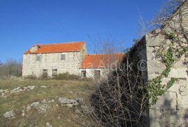 Imotski Lovreć četiri kamene kuće i velika okućnica 13000 m2, Lovreć, Casa