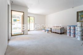 Split, blizina centra, dvosoban stan s vrtom od 153 m2- S1, Split, Apartamento