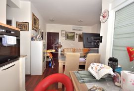 Vodice - stan s dvije spavaće sobe na mirnoj lokaciji, Vodice, Appartement