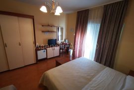 Hotel - Kaštela 630 m2 + građevinsko zemljište - top ponuda, Kaštela, Gewerbeimmobilie