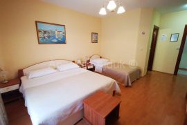 Hotel - Kaštela 630 m2 + građevinsko zemljište - top ponuda, Kaštela, Gewerbeimmobilie