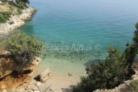 Brač Bol, zemljište 12459 m2 prvi red do mora, Bol, Arazi