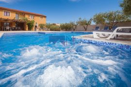 MEDULIN, Banjole, prekrasna vila sa bazenom od 70 m2, Medulin, Famiglia