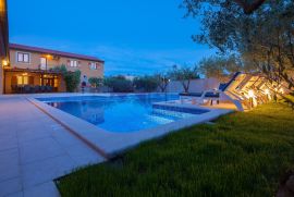 MEDULIN, Banjole, prekrasna vila sa bazenom od 70 m2, Medulin, Haus