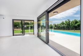 Prekrasna nova vila s bazenom i saunom, 303 m2 - ključ u ruke, Poreč, Famiglia